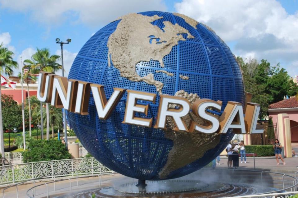 Universal news